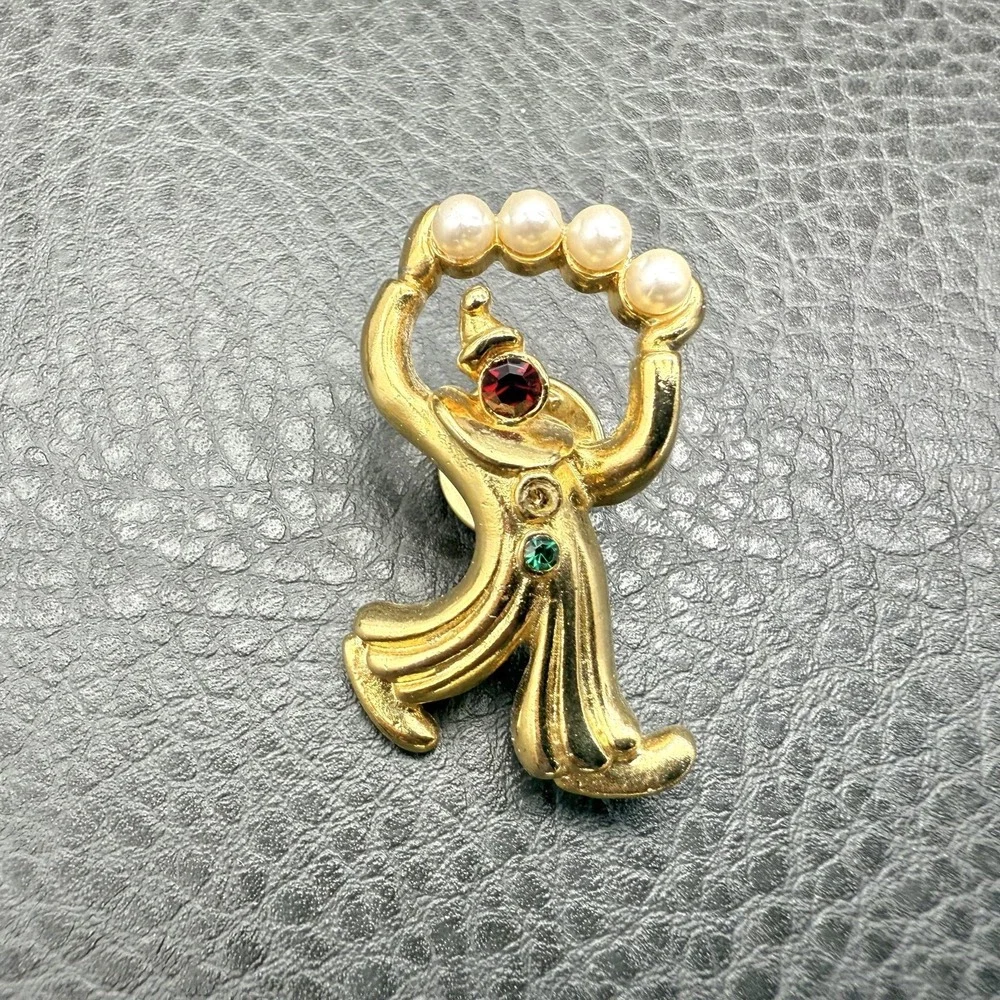 Vintage JJ Clown Juggler Brooch Pin Gold Tone Faux Pearl Rhinestone Womens 1.5